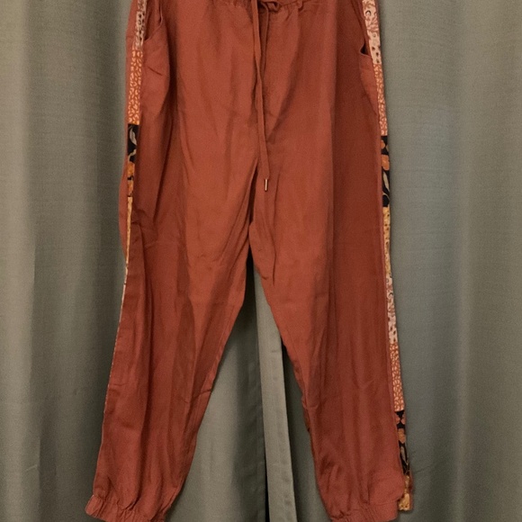 Super soft deep mauve jogger style pants with bohemian fabric side strips - Picture 4 of 8